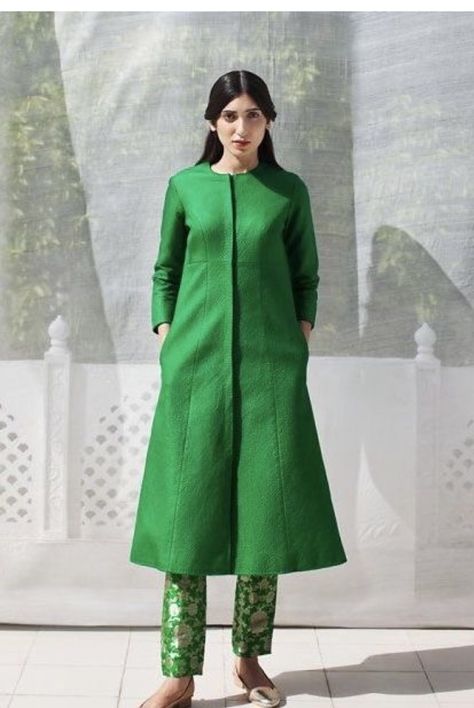 Woolen Suits Design Winter Indian, Woolen Suit Designs Indian, Elegant Indian Outfit Classy, Woolen Suits Design Winter Neck Design, Winter Indo Western Outfits, Khadi Silk Suit Designs, Woolen Kurta Designs Women, Woolen Suits Women Indian, Woolen Kurtis Design Winter