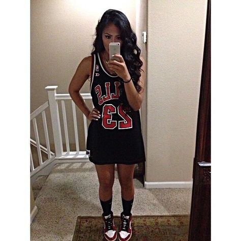 Chicago Bulls Jersey Chicago Bulls Ropa, Jersey Dress Outfit, Chicago Bulls Outfit, Looks Hip Hop, Jersey Outfit, Gaming Clothes, Dope Outfits, Teenage Fashion Outfits, Swag Outfits