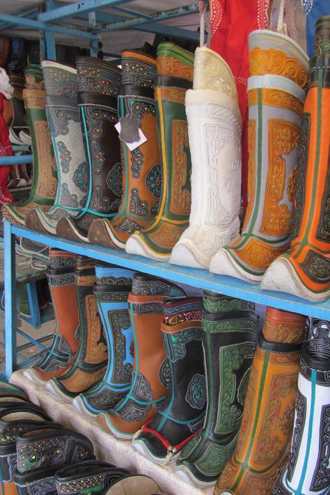 Traditional Mongolian boots on offer at Naran Tuul market (also known as the "Black Market" although there is nothing illegal), Ulaan Bataar Mongolian Boots, Mongolian Culture, Mongolian Clothing, Education Design, Central Asia, Mongolia, Fashion History, Tibet, Funny Design