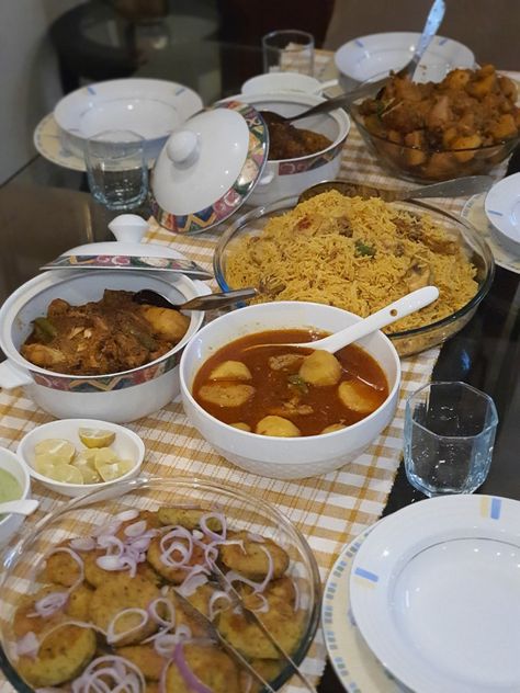 Dinner Pics Aesthetic, Desi Dinner Ideas, Dawat Snaps, Snap Food Stories, Desi Food Snapchat, Dawat Ideas, Snap Food Home, Muslim Food, Afghan Food Recipes