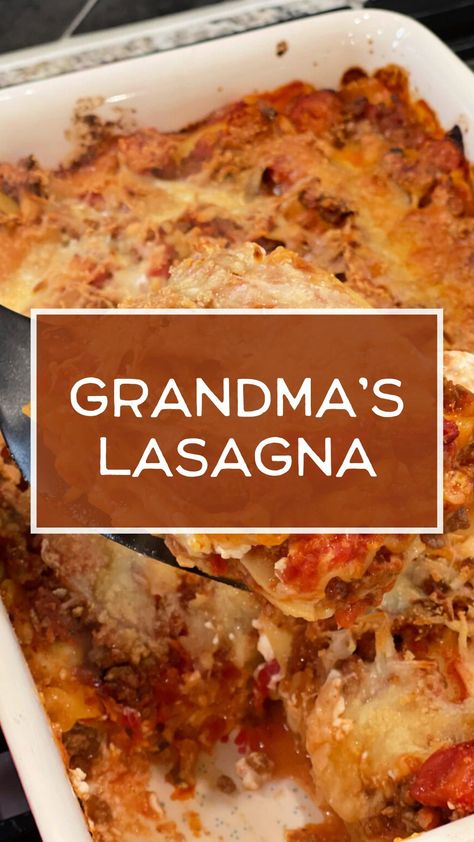 Grandma’s Lasagna recipe proves that you don’t have to be an expert cook to make an absolutely delicious lasagna. Comfort food at its finest! Quick Beef Recipes, Delicious Lasagna, The Cookin Chicks, Best Lasagna Recipe, Chicke Recipes, Delicious Chicken Dinners, Yummy Pasta, Lasagna Recipes, Grandma Cooking