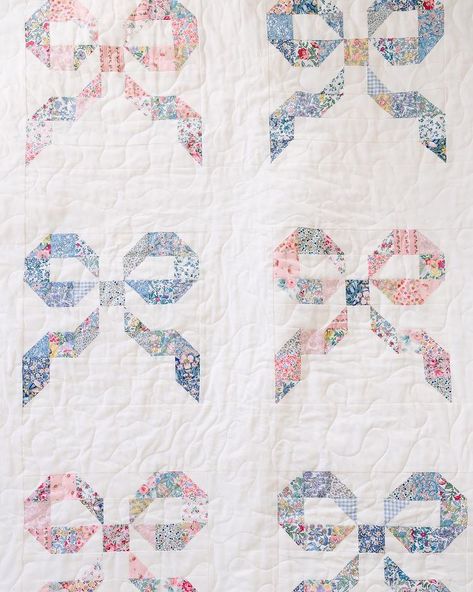 Bow Quilt, Liberty Quilt, Quilt Blocks Easy, Homemade Quilts, Sewing School, Cute Quilts, Pink Quilts, Not Love