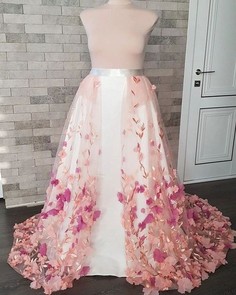 Beautiful and elegant wedding froks follow us for more designs ❤️ #instagram #instagood #bestoftheday #instacool #instago #all_shots #follow #webstagram #colorful #style #swag Detachable Wedding Skirt, Wedding Overskirt, Purple Flower Wedding, Bridal Skirt Separate, White Flower Wedding, Train Skirt, Wedding Train, Bridal Skirt, Stella Mccartney Dresses