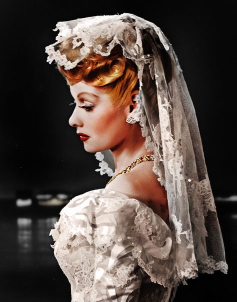 The beautiful Lucille as a bride... 1940s Wedding Dress, 1940s Wedding, Ball Wedding, Lucille Ball, Love Lucy, Actrices Hollywood, I Love Lucy, Vintage Bride, Golden Age Of Hollywood