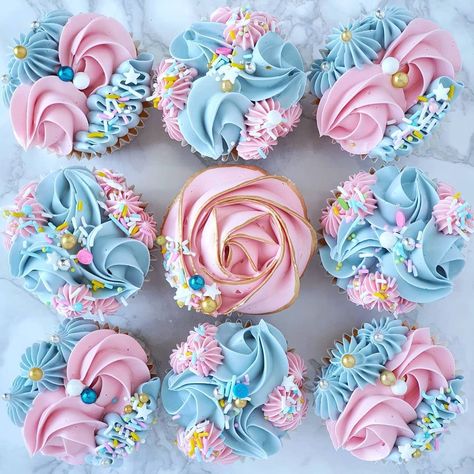 Cupcake Rose, Gender Reveal Cupcakes, Cupcake Decorating Tips, Pastel Cupcakes, Fancy Cupcakes, Holiday Cupcakes, Cupcake Cake Designs, Buttercream Cupcakes, Floral Cupcakes