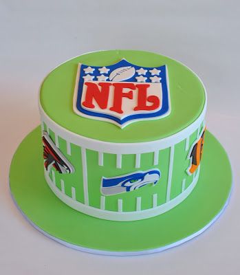 Football Party Cake, Nfl Cake, Football Birthday Cake, Sports Cakes, Cake Competition, Sport Cakes, Football Cake, Birthday Cake Ideas, Football Birthday