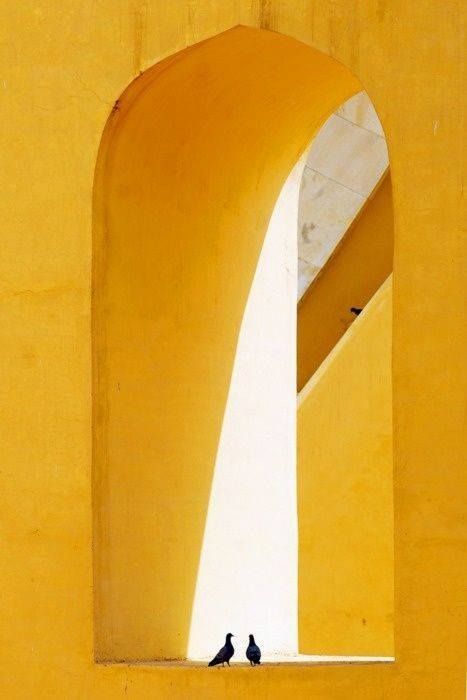 yellow shades Kule Ting, Golden Door, Jaune Orange, Yellow Submarine, Kelly Wearstler, Foto Art, Yellow Aesthetic, Foto Inspiration, Mellow Yellow