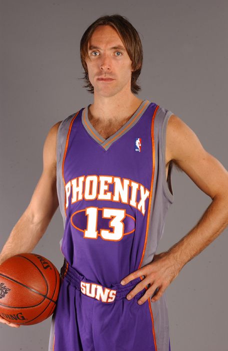 Steve Nash poses for photos in his new Phoenix Suns road uniform in 2004 after resigning with the franchise that had originally drafted him. Phoenix Basketball, Kevin Johnson, Girls Basketball Shoes, Nba Mvp, Charles Barkley, Basketball Uniforms, Basketball Girls, Phoenix Suns, National Basketball Association