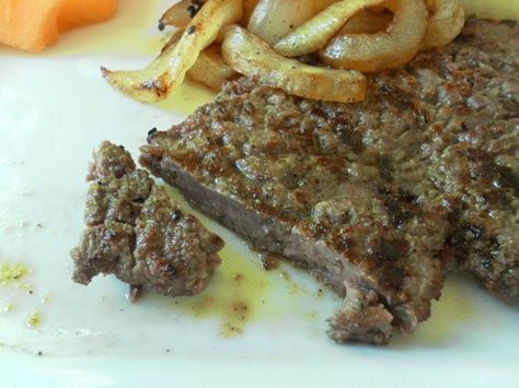 Grilled Cube Steak | 10 Homemade Cube Steak Recipes, check it out at http://homemaderecipes.com/10-homemade-cube-steak-recipes/ Grilled Cube Steak, Beef Cube Steak Recipes, Cooking Steak On Grill, Beef Cubed Steak, Budget Desserts, Cooking Steak, Cubed Steak, Liver And Onions, Cube Steak Recipes