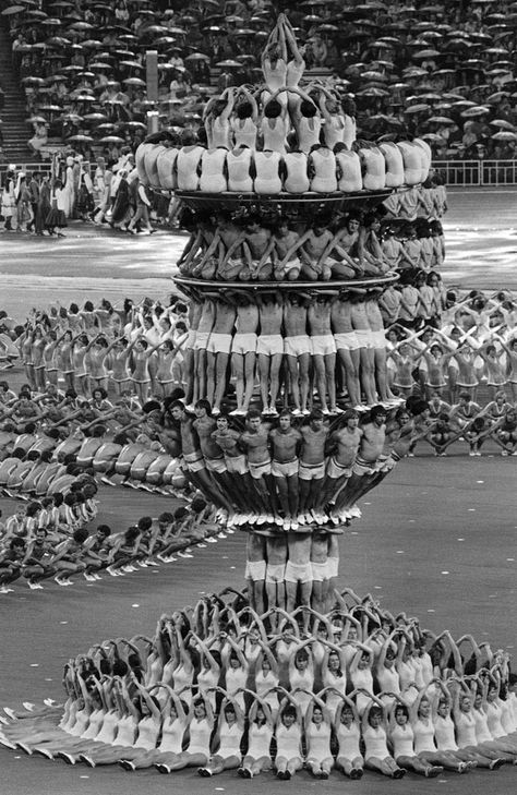 Photos Rares, Olympics Opening Ceremony, Rare Historical Photos, Summer Olympic Games, Historical Images, Foto Vintage, Historical Pictures, Summer Olympics, Salvador Dali