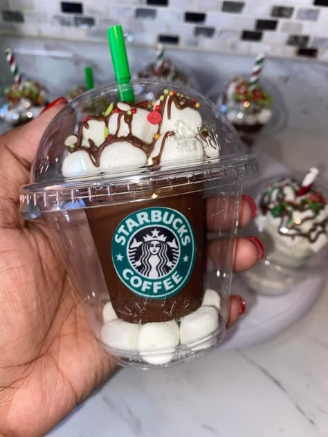 Hot Coco Cups Ideas, Christmas Hot Cocoa Bomb Decorations, Oreo Delight, Christmas Themed Cake, Diy Hot Chocolate, Hot Chocolate Gifts, Chocolate Covered Treats, Christmas Hot Chocolate, Expensive Shoes