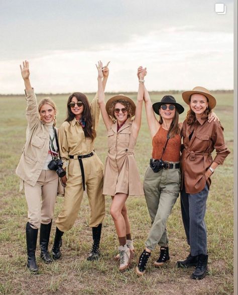 Safari Outfit Inspo Women, Masai Mara Safari Outfit, Safari Theme Outfit Women, Farm Party Outfit Women, Jungle Safari Outfit Women, Safari Look Outfits, Jungle Theme Outfit Women, Safari Theme Outfit, Paleontologist Aesthetic