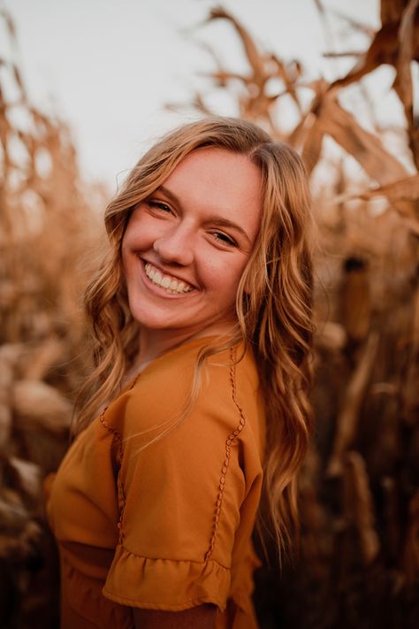 Pictures In Corn Field, Senior Pictures Corn Field, Cornfield Senior Pictures, Senior Picture Ideas Corn Field, Senior Pictures Farm, Senior Picture Ideas Farm, Cornfield Photography, Corn Field Photoshoot, Corn Field Pictures