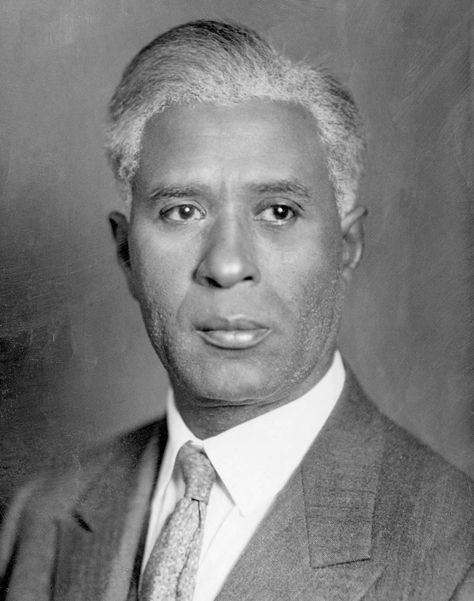 Garrett Morgan, African American Inventors, Lincoln Highway, Sewing Machine Repair, American Photography, Traffic Signal, Traffic Safety, Social Cause, Gas Mask