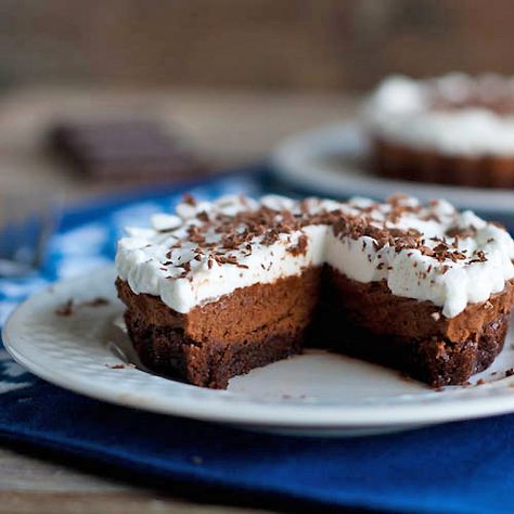 french silk pie French Silk Pie, Pie Brownies, Brownie Pie, Silk Pie, French Silk, Perfect Pies, Think Food, Pie Dessert, Eat Dessert