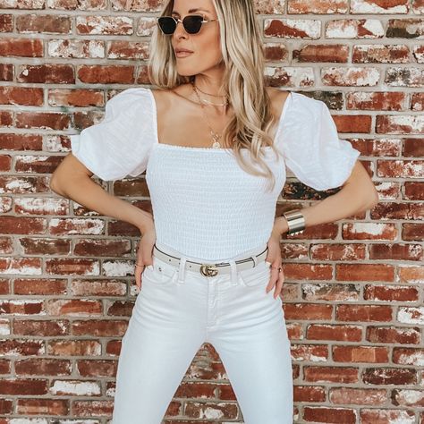 White Gucci Belt Outfit, White Belt Outfit, White Gucci Belt, All White Outfit Ideas, Gucci Belt Women, Gucci Belt Outfit, White Outfit Ideas, Belt Outfit, Jean Fashion