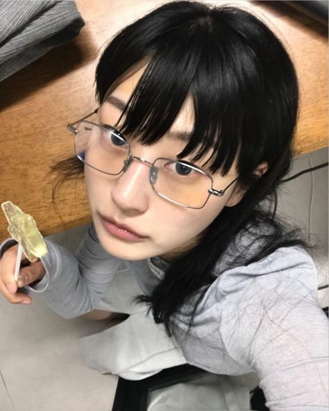 High Angle Selfie, Korean Makeup Aesthetic, Makeup Looks Pretty, Aesthetic Clothes Cute, Glasses Korean, Gentle Monster Glasses, Korean Glasses, Glasses Outfit, Glasses Inspiration