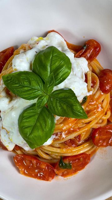 Spaghetti Pomodoro, Pici Pasta, Spaghetti Al Pomodoro, Pasta Al Pomodoro, Pasta Pomodoro, Spaghetti Salad, Pasta Lover, Italian Dinner, Vegan Pasta