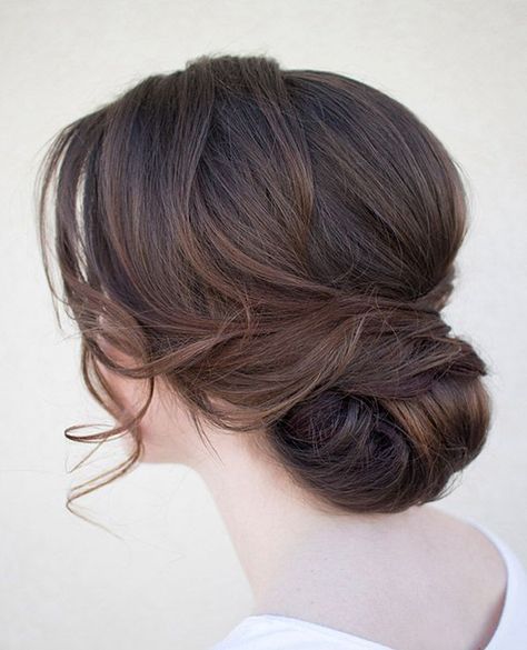 20 Low Updo Hair Styles for the Bride  ~ we ♥ this! moncheribridals.com Sanggul Cepol, Low Buns, Low Updo, Wedding Hairstyles Bride, Vintage Wedding Hair, Peinados Recogidos, Low Bun, Bridal Updo, Vintage Makeup