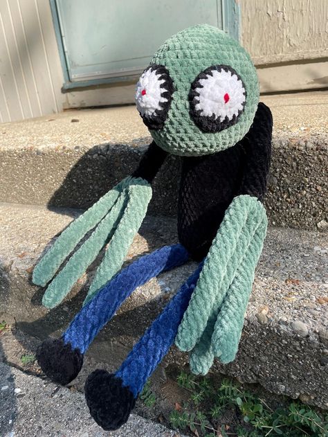 Salad Fingers Crochet Plush!  (Made to Order)  - Crocheted with extra plush, bernat blanket yarn  - Roughly 13 inches tall  - Legs and arms move freely - Every detail is Handsewn, making this safe for all ages!  - Perfect for Halloween decor, or for horror loving friends - 3-4 week processing time Crochet Creepy Amigurumi, Novelty Crochet Patterns, Black Yarn Crochet Projects, Ghost Face Crochet Pattern, Smiling Friends Crochet, Things To Crochet For Halloween, Crochet Halloween Decor, Creepy Crochet Pattern Free, Funny Crochet Patterns