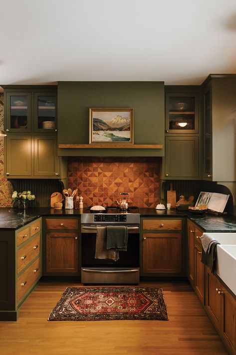 Intimate, inviting, and an embodiment of the homeowners’ personalities, this 1914 St. Paul kitchen by Emily Pueringer Design Studio celebrates creatively bold color. See more from this colorful kitchen at the link below. 📸: Spacecrafting 1900s Home, Mosaic Backsplash Kitchen, Design Remodel, Green Kitchen, Kitchen Colors, Dream House Decor, Kitchen Backsplash, Dream Home Design, Home Decor Kitchen