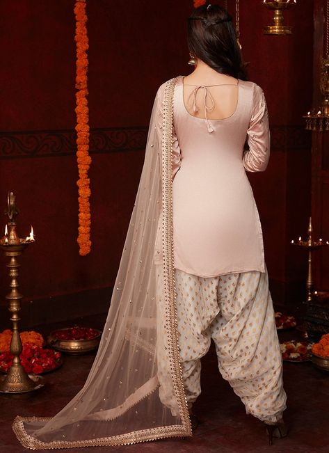 Light Pink Punjabi Suit, Brocade Punjabi Suit, Sarara Dress, Patiyala Suits, Indian Suits For Women, Pink Kurti, Patiyala Dress, Pakistan Clothes, Patiala Suit Designs