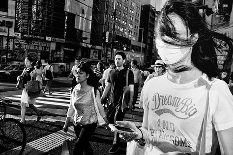 Top 20+ Japan Street Photography Shots That Capture The Rarely Seen Side Of The Land Of The Rising Sun Japan Street Photography, Tatsuo Suzuki, Photography Horizontal, Street Photography Graffiti, Photography Japan, Beautiful Places In Japan, Tokyo Streets, Japan Temple, Japan Summer