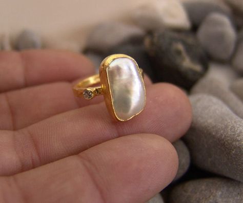 Pearl Ring Solid Silver Hammered Sterling Silver Handmade 24K - Etsy Pearl Engagement Ring Vintage, Pearl Stone, Zierlicher Ring, Hammered Sterling Silver, Ancient Jewelry, Jewelry Lookbook, Ring Minimalist, Minimalist Ring, Special Jewelry