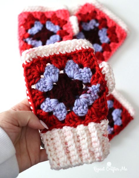 Fingerless Granny Square Mitts, Granny Square Fingerless Gloves Pattern, Granny Square Fingerless Gloves, Crochet Fingerless Gloves Free Pattern, Heart Granny Square, Gloves Diy, Crochet Mitts, Repeat Crafter Me, Gloves Pattern