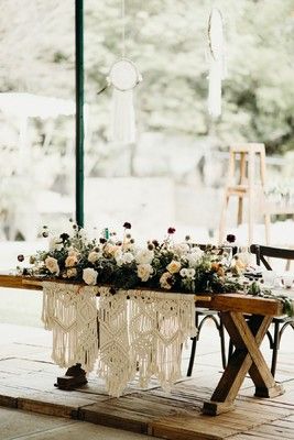 Masculine Boho, Macrame Arch, Macrame Wedding Decor, Alt Wedding, Creative Backdrops, Wedding In Mexico, Head Table Wedding, Aspen Wedding, Wedding Planning Tools