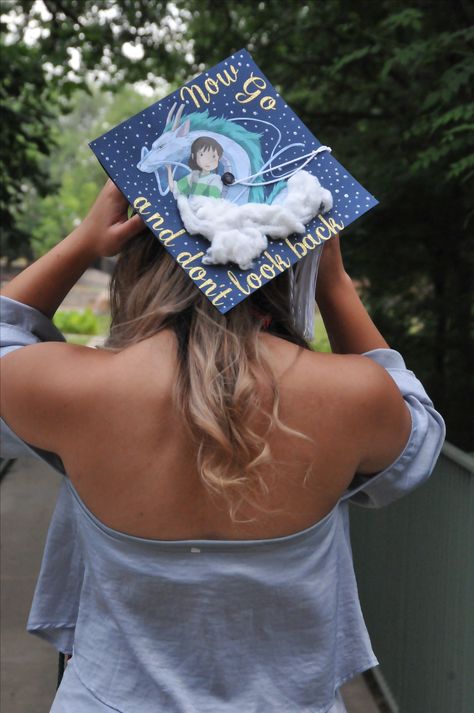 Graduation cap design inspired by Miyazaki's Spirited Away // follow us @motivation2study for daily inspiration Totoro Graduation Cap, The Last Of Us Graduation Cap, Healthcare Graduation Cap Ideas, Fnaf Grad Cap, Anime Graduation Cap Designs, Anime Grad Cap Ideas, Avatar Graduation Cap, Anime Grad Cap, Pokemon Graduation Cap