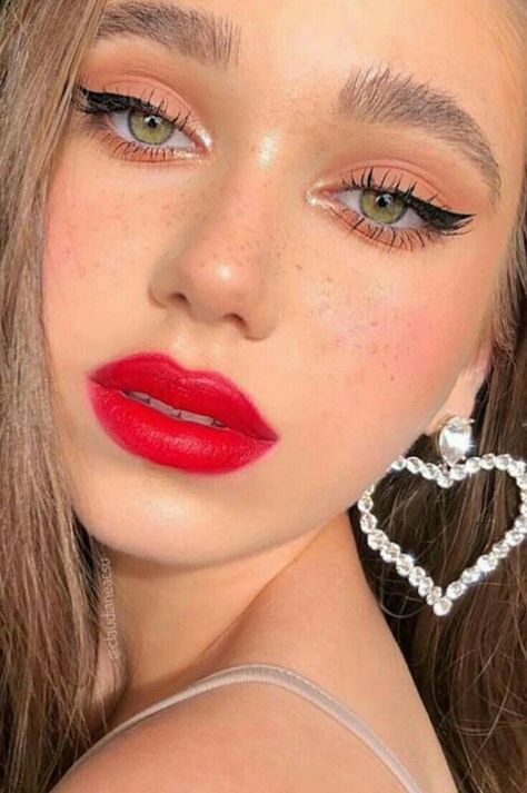 Makeup Lips Matte, Basic Makeup Tutorial, Red Lips Makeup Look, Lipstick Liquid, Festival Make Up, Wedding Eye Makeup, Lip Tutorial, Red Lip Makeup, Lip Makeup Tutorial