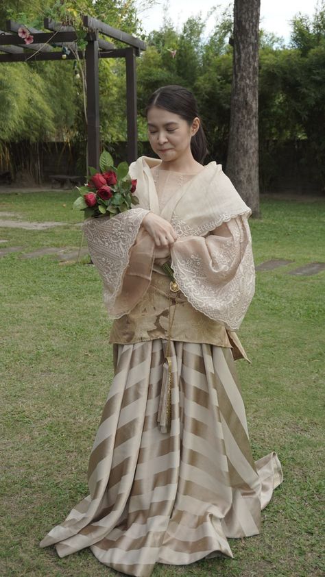 Barot Saya Modern, Maria Clara Gown, Traditional Filipino Dress, Philippine Costume, Filipiniana Fashion, Filipino Traditional Clothing, Modern Filipiniana Dress, Filipiniana Wedding, Filipino Fashion