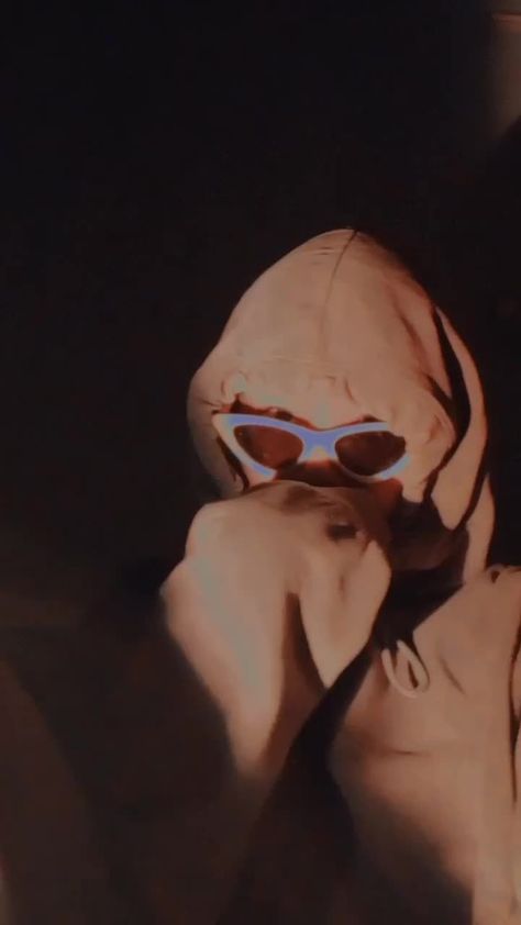 Big Hoodie Aesthetic, Big Glasses Aesthetic, Goggles Aesthetic, Big Hoodie, Y2k Glasses, White Glasses, Big Glasses, Big Hoodies, Hoodies Aesthetic