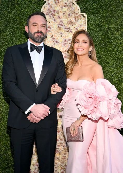 Jlo Ben Affleck, Red Carpet Couples, Oscar Awards, White Fur Coat, American Athletes, Cutest Couples, Matric Dance, Hollywood Couples, Pink Gowns