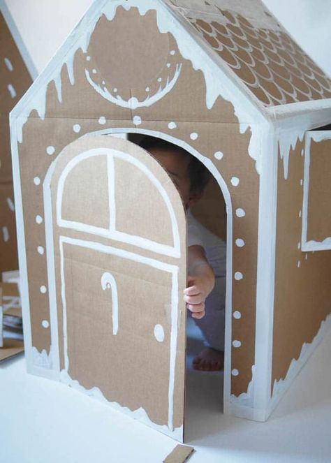 Christmas Fort, Cardboard Christmas Decorations, Winter Candyland, Christmas Cardboard, Cardboard Box Houses, Cardboard Gingerbread House, Xmas House, Ginger Bread House Diy, Carton Diy