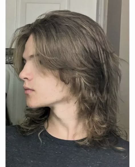 The long wolf cut features lengths ranging from 6 to 12 inches on top, layered with blunt, ragged edges. Guy Haircuts, Haircuts Long, Guy Haircuts Long, Mens Hairstyles Thick Hair, Wavy Hair Men, Men's Long Hairstyles, Haircut Inspo, Hair Inspiration Short, Hair Styles Men