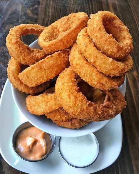 5 recetas de aros de cebolla crujientes que puedes hacer en 10 minutos 1 Eating At Night, Crispy Onions, Secret Sauce, No Dudes, Delicious Snacks Recipes, Onion Rings, Food Obsession, Pretty Food, Diy Food