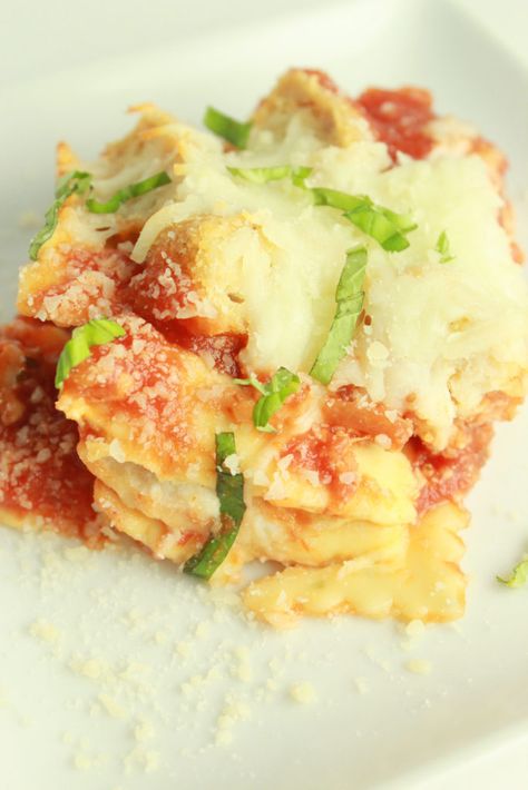 Chicken Parm Ravioli Bake Easy Chicken Parm, Baked Chicken Parm, Chicken Ravioli, Recipes Using Bananas, Ravioli Pasta, Ravioli Bake, Toasted Ravioli, Recipes With Chicken, Chicken Parm