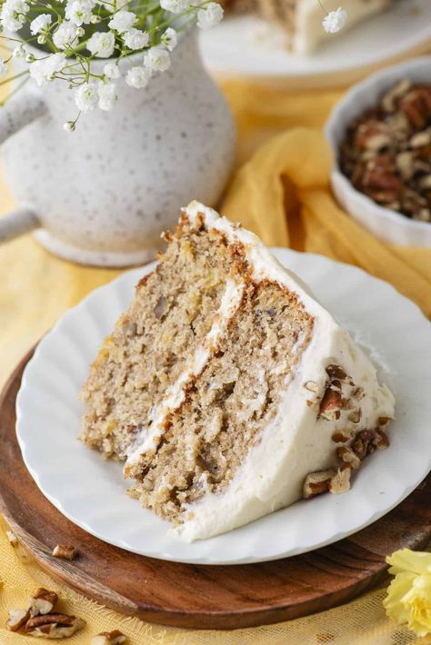 If you're looking for a cake with major wow factor, this is the one. This hummingbird cake recipe makes an ultra-moist cake packed with tropical flavors and topped with an addictive cream cheese frosting and pecans. The presentation is beautiful but the taste keeps everyone coming back for more! Healthy Cream Cheese Frosting, Hummingbird Cake Recipe, Healthy Cream Cheese, Hummingbird Cake Recipes, Almond Flour Cakes, Southern Cake, International Desserts, Baking With Almond Flour, Hummingbird Cake