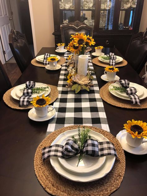 Poinsettia Centerpiece, Fall Dining Table Decor, Cozy Porch, Fall Dining Table, Sunflower Kitchen Decor, Red Tablecloth, Gold Chargers, Green Napkins, Sunflower Kitchen