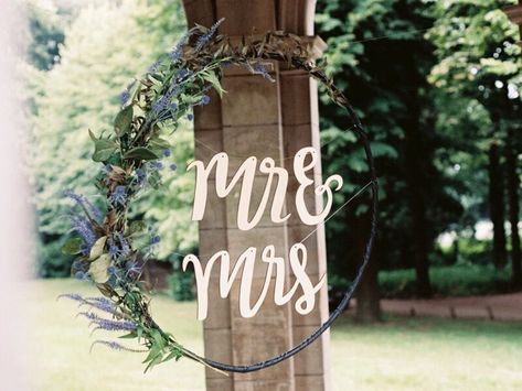 DIY: Hoepel met letters en bloemen voor je bruiloft When I Get Married, I Got Married, Wedding Deco, Instagram Foto, First Look, Diy Wedding, Got Married, Wedding Flowers, Wedding Decorations