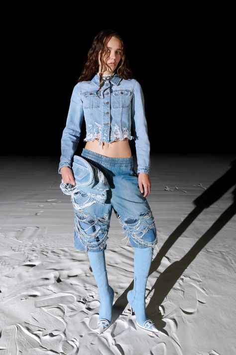 Diesel Resort 2023 Collection | Vogue Trendy Jeans Outfits, New Jeans Trend, Metallic Knit Dress, Jeans Trend, Trend 2023, Resort 2023, Trendy Jeans, Moda Jeans, All Jeans