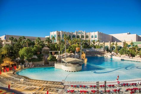 10 Best Pools in Las Vegas Best Pools In Vegas, Las Vegas Summer, Mandalay Bay Las Vegas, Best Pools, Las Vegas Pool, Las Vegas With Kids, Vegas Pools, Vegas Hotels, Cosmopolitan Las Vegas