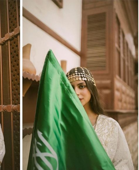 National Day Photoshoot, Arab Princess, Saudi National Day, Festival Face Paint, Festival Face, Button Up Shirt Womens, Texture Graphic Design, National Day, Brown Aesthetic