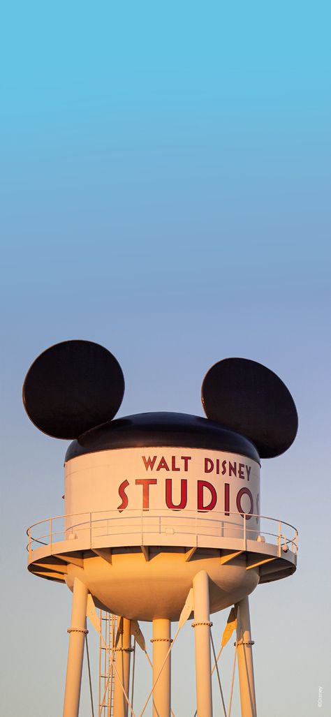 Walt Disney Studio, All Disney Movies, Disney Iphone, Disney Phone Wallpaper, Shotting Photo, Vintage Disneyland, Walt Disney Studios, Disney Aesthetic, Disney Castle