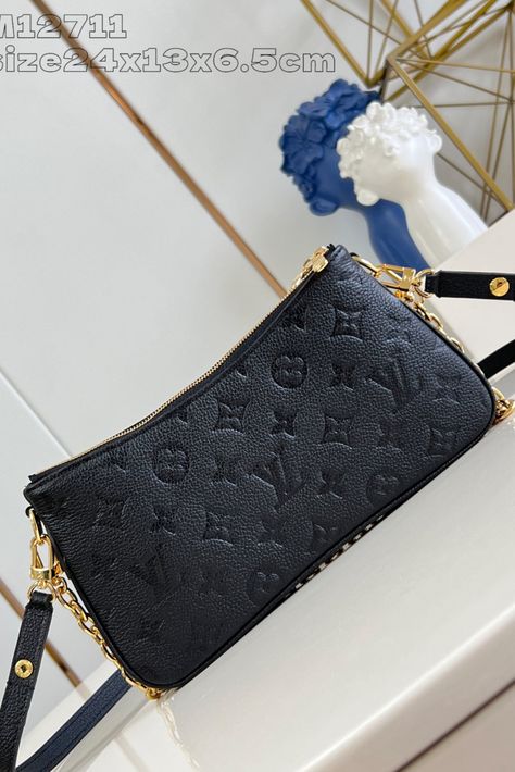 #okify #bagsall #bag #fashion Liv Pochette Louis Vuitton, Pochette Louis Vuitton, Bag Fashion, Louis Vuitton