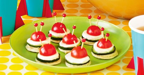 The super cute crackers are a healthy and fun addition to a space-themed birthday or a special occasion snack. Space Themed Food For Kids, Space Themed Food Ideas, Space Themed Snacks, Space Party Food, Space Snacks, Yearbook Cover, Alien Party, Alien Movie, Astronaut Party