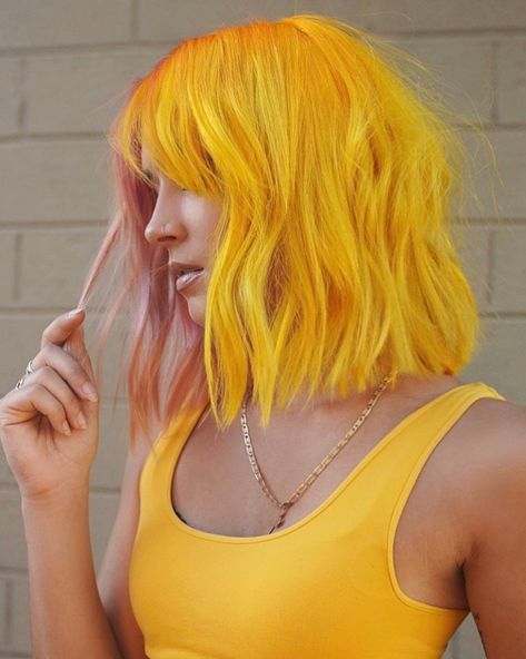 Half Pink Half Yellow Hair Toner For Yellow Hair, Bright Yellow Hair, Yellow Hair Dye, Yellow Hair Color, Hair Dye Ideas, Latest Hair Color, Hair Color Caramel, Bright Hair Colors, Bright Hair