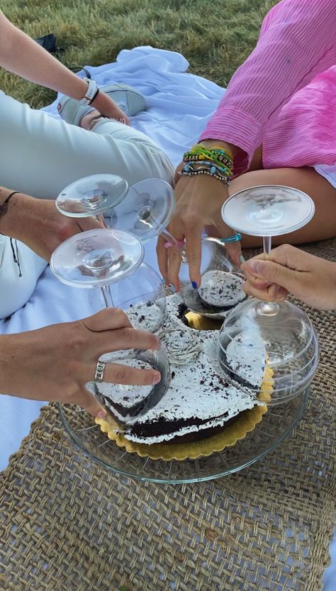 Cake In Champagne Glasses Picnic, Birthday Cake Picnic Aesthetic, Cake In Champagne Glasses, Garden Picnic Aesthetic Birthday, Cake Wine Glass Picnic, Bday Picnic Aesthetic, Cake Picnic Aesthetic, Sweet 16 Picnic Party Ideas, Aesthetic Birthday Activities